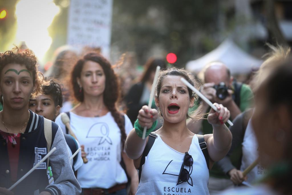 Aprueba Argentina ley contra acoso callejero a mujeres