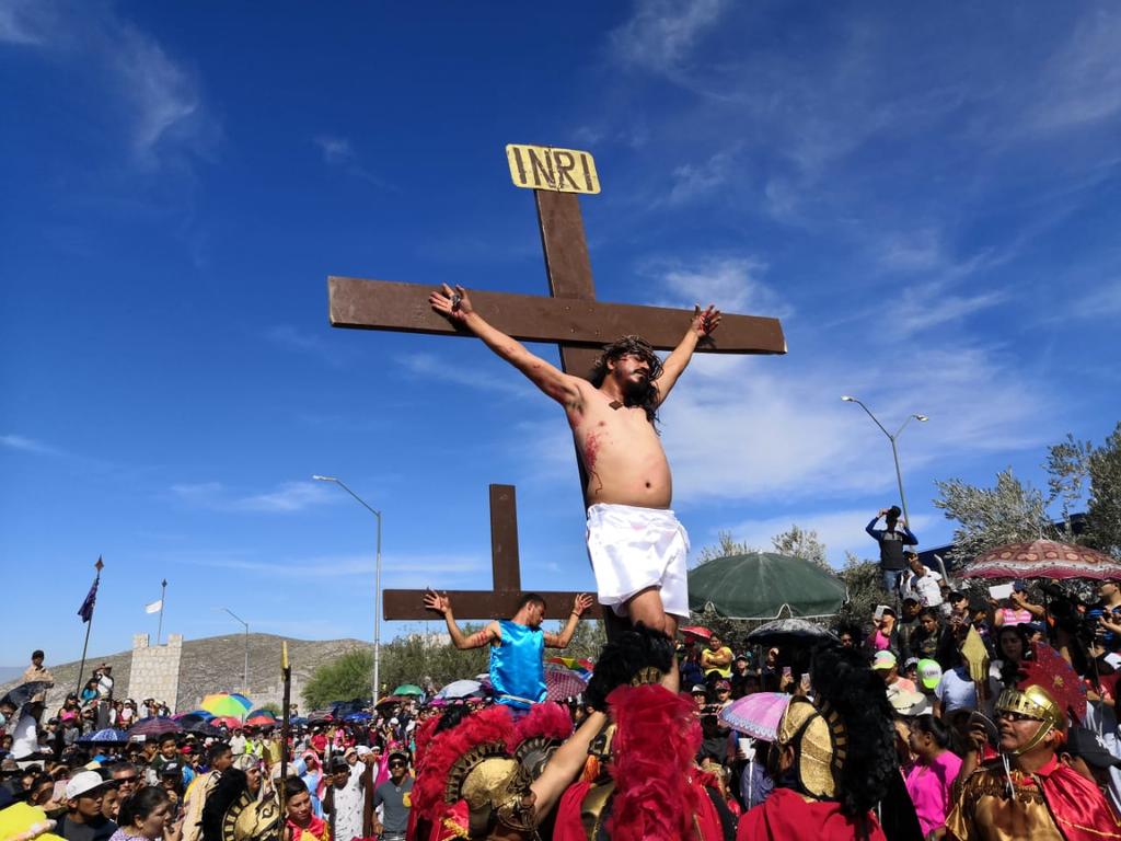 Tradición del Viacrucis se mantiene en Torreón
