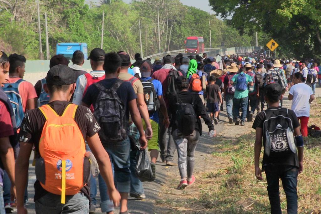 Esperan a menos de mil personas en caravana migrante