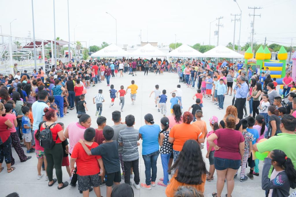 Festejan a niños en diferentes centros comunitarios de Piedras Negras