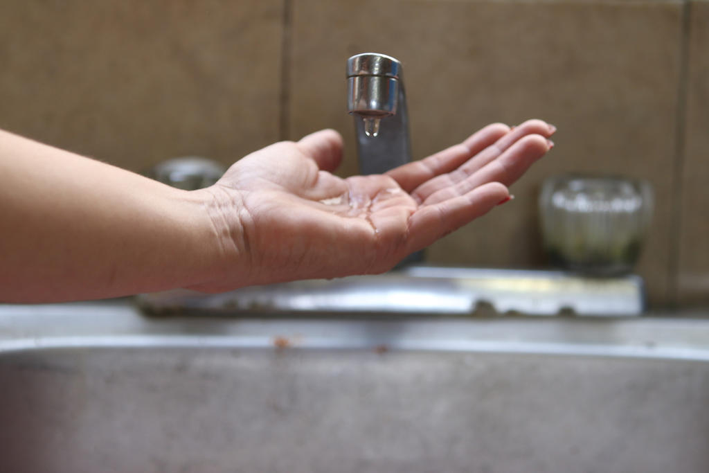 Higiene de tinacos y cisternas previene enfermedades