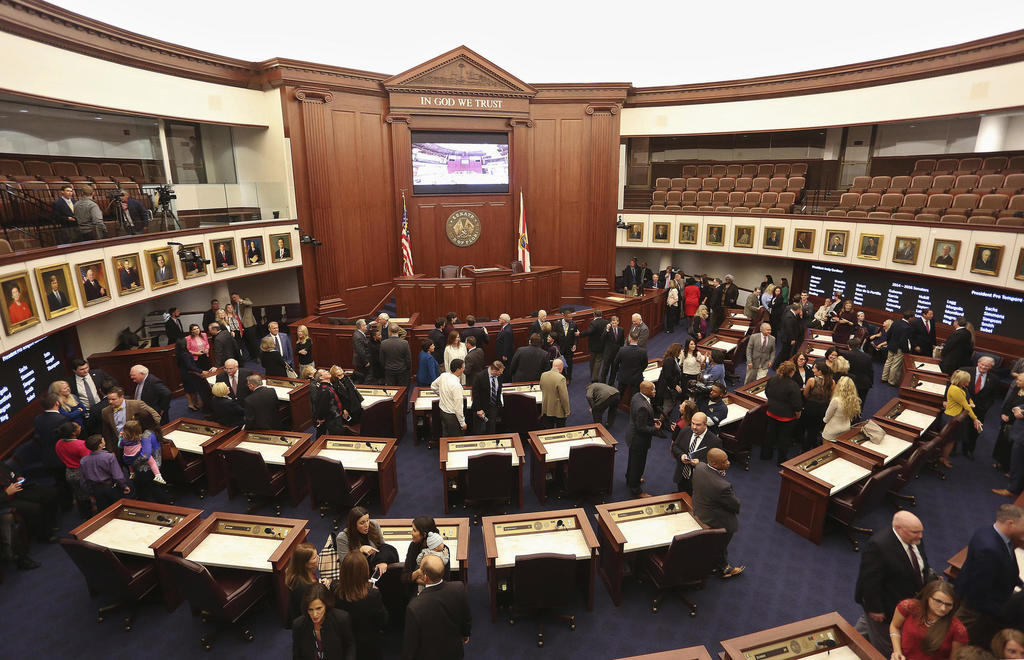 Senado de Florida aprueba prohibición de políticas santuario