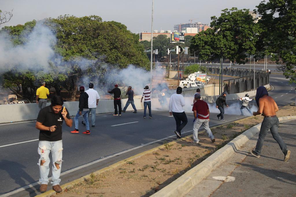 Gobierno de Maduro dice estar 'enfrentando y desactivando' un golpe de Estado
