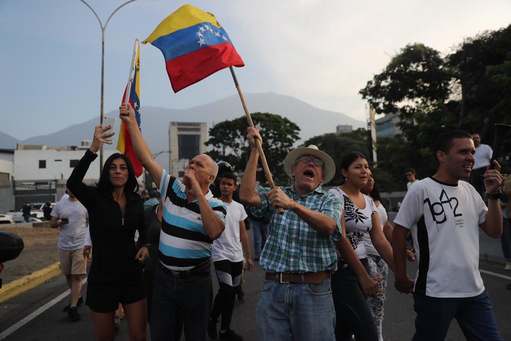 Oposición venezolana llama a la 'calle sin retorno' contra Maduro