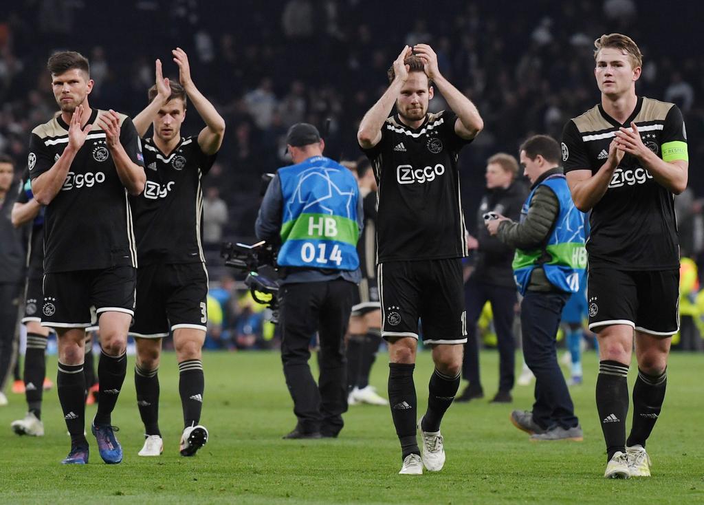 Ajax saca valiosa victoria en su visita al Tottenham