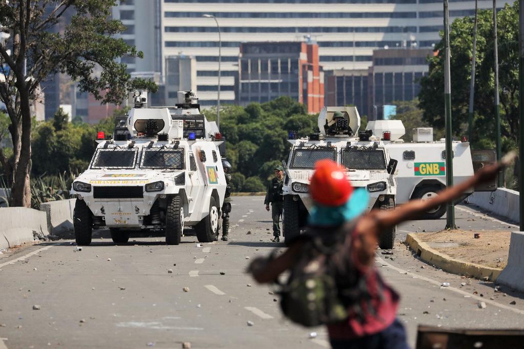 Reportan al menos 69 heridos tras intento de levantamiento en Venezuela