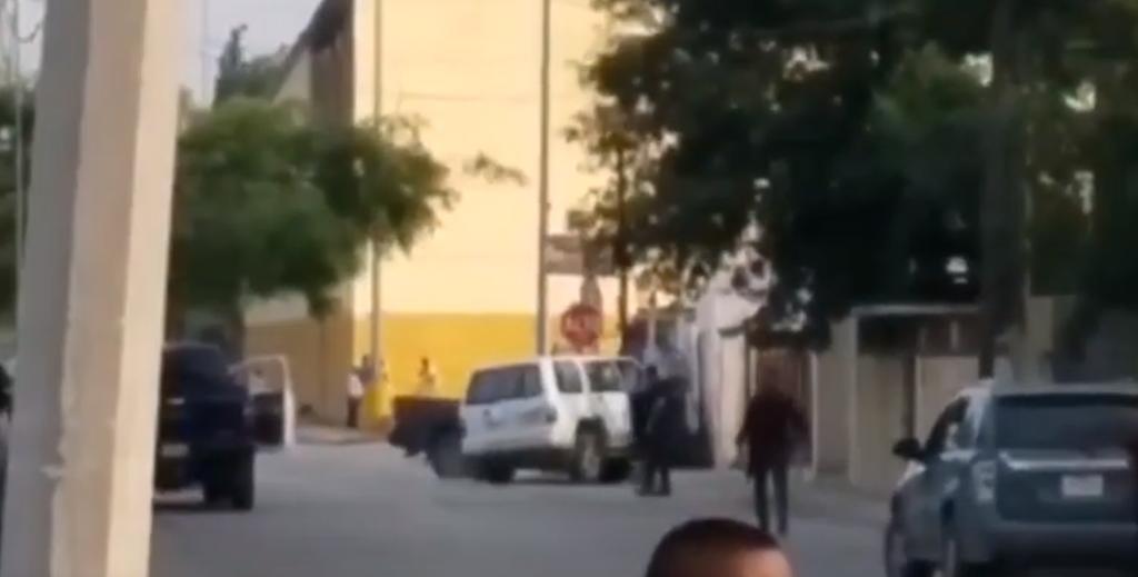 Abaten policías a dos hombres armados en Acuña
