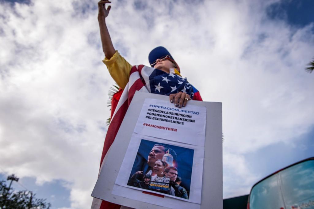 Buscan a responsables de levantamiento militar en Venezuela