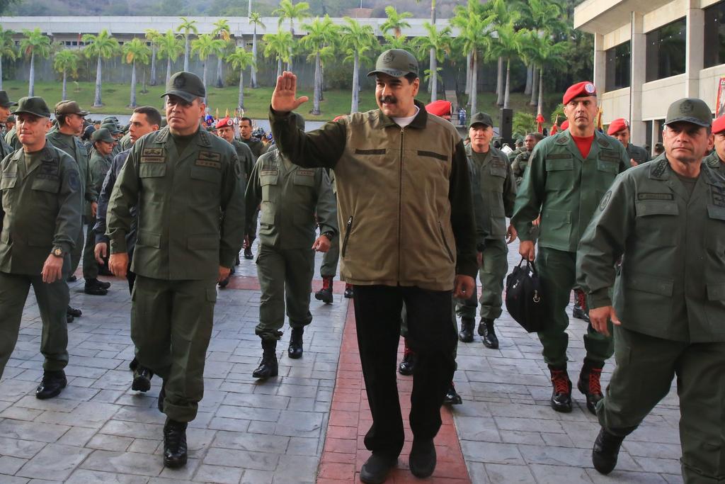 Maduro pide lealtad a las fuerzas armadas tras alzamiento