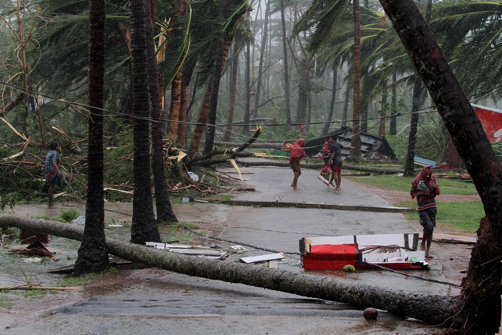 Van 30 muertes por el ciclón Fani en Bangladesh e India
