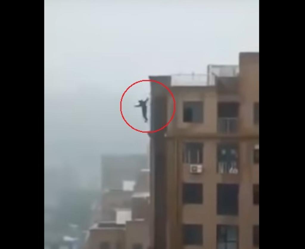 Fallece al caer de un edificio tras intentar hacerse una selfie