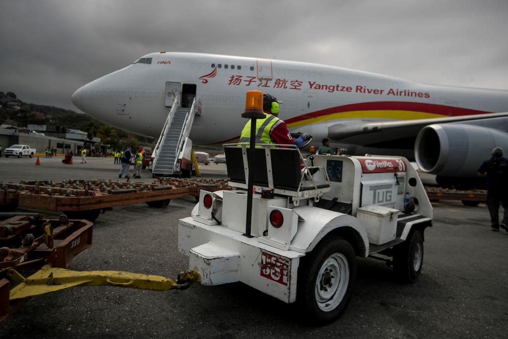 Venezuela recibe avión con insumos médicos de China