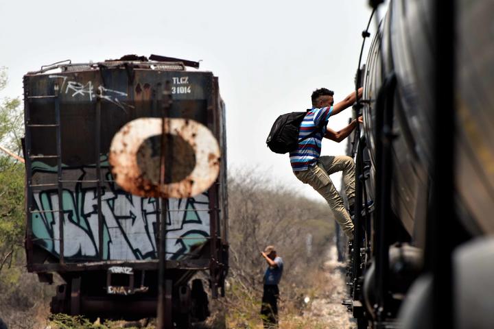 Migrante muere presuntamente arrollado por tren