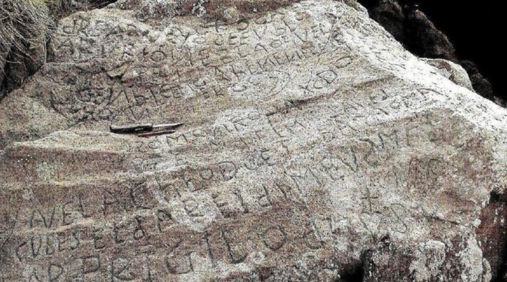 Recompensa para quien descifre misteriosa inscripción en roca