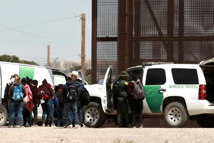 Patrulla Fronteriza detiene a 10 inmigrantes indocumentados