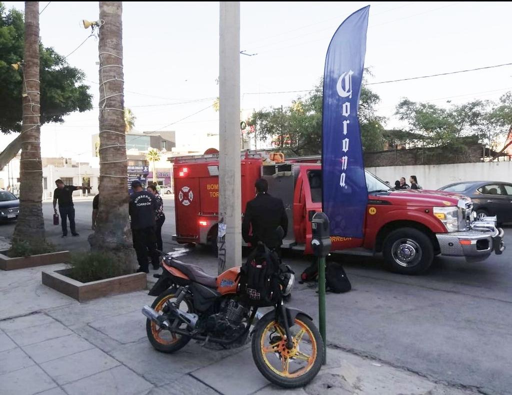 Atienden conato de incendio en bar de Torreón