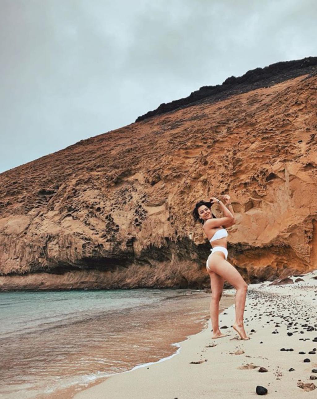 Desde las Islas Canarias Danna Paola presume bikini