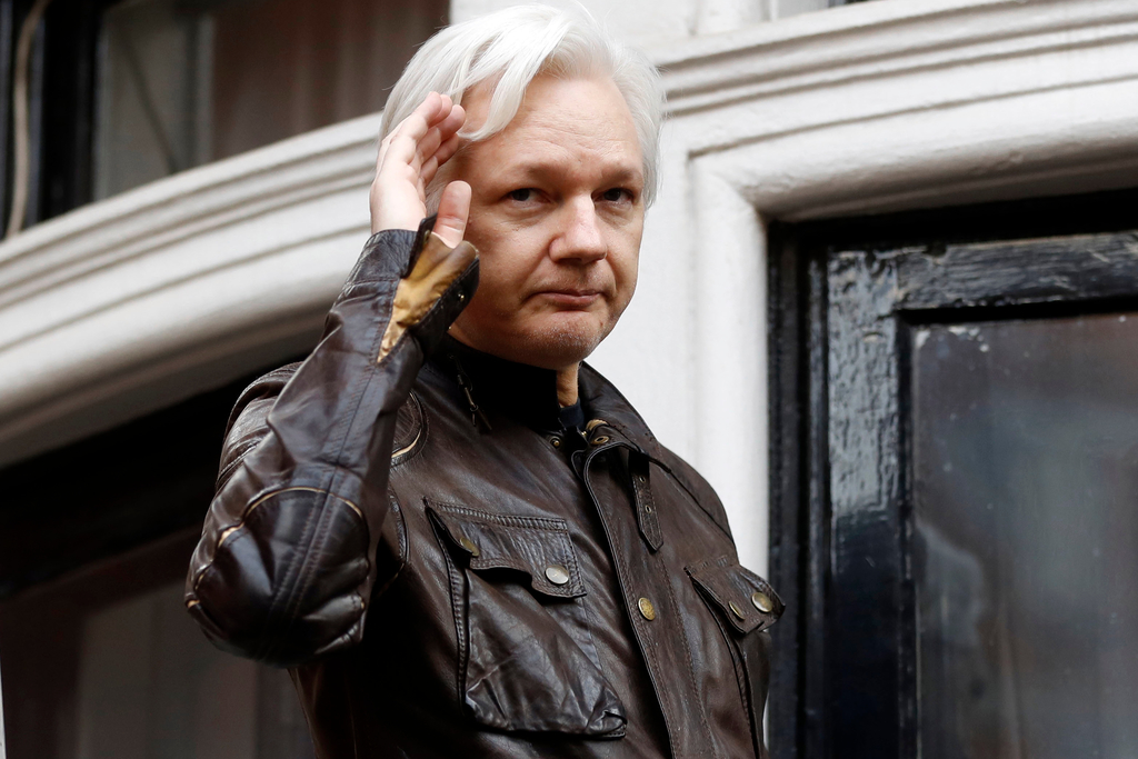 Presentan nuevos cargos a Assange