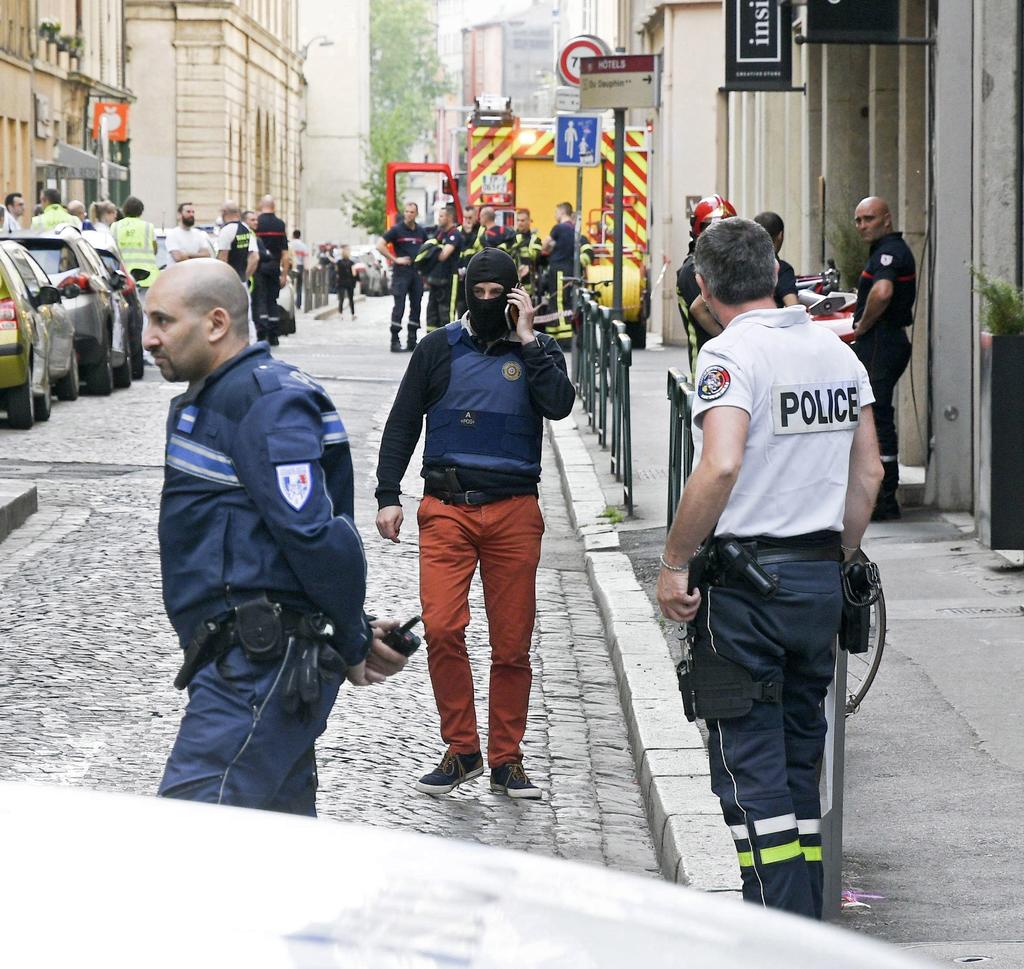 Buscan a sospechoso de explosión en Lyon; suman 13 heridos