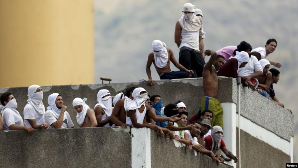Reportan 29 muertos tras motín en cárcel de Venezuela