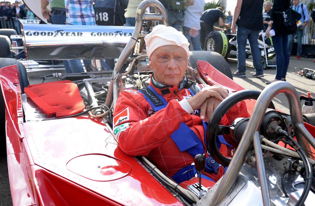 Lauda será enterrado con su uniforme de piloto