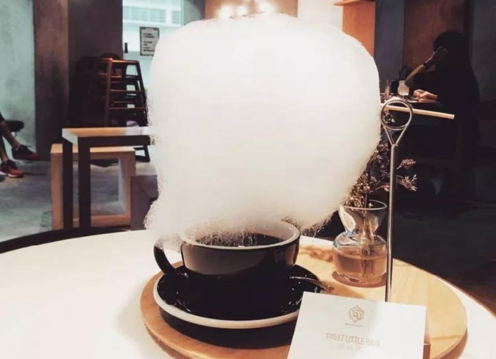 La taza de café que viene con su propia nube de azúcar