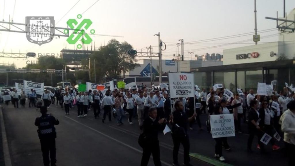 Protestan trabajadores del ISSSTE contra recortes de personal