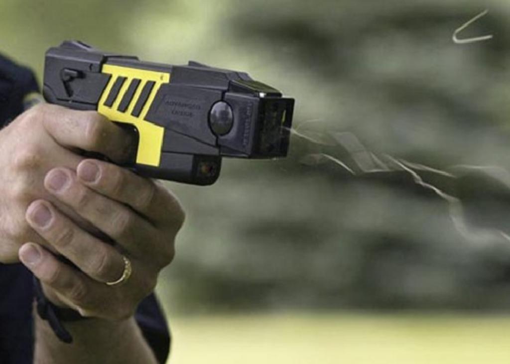 Hombre usó pistola eléctrica para castigar a sus hijos