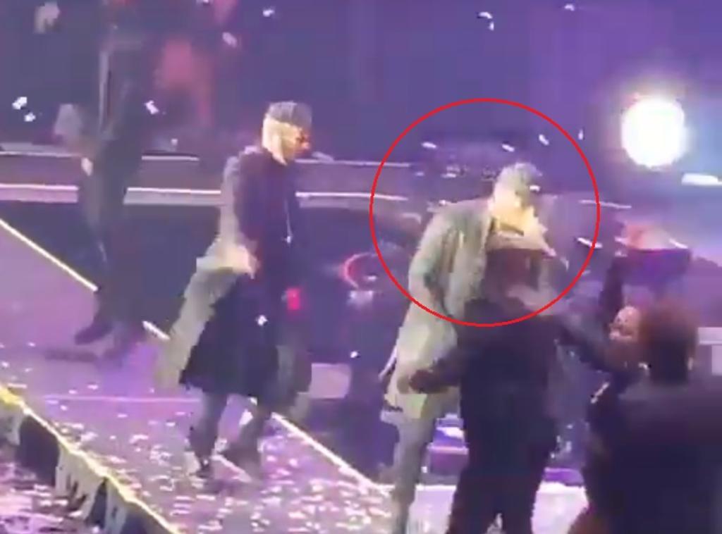 Wisin protagoniza aparatosa caída durante concierto