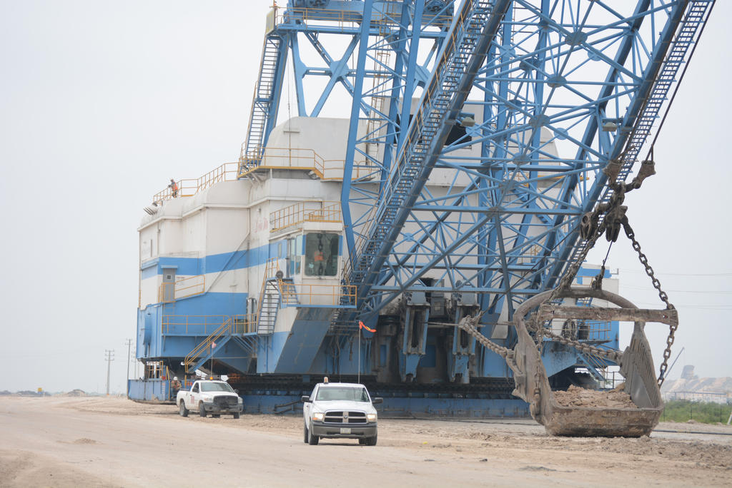 Máquina de 4 mil 500 toneladas reinicia operaciones en mina