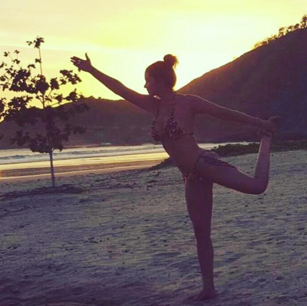 Lucero se luce en bikini a los 49 años
