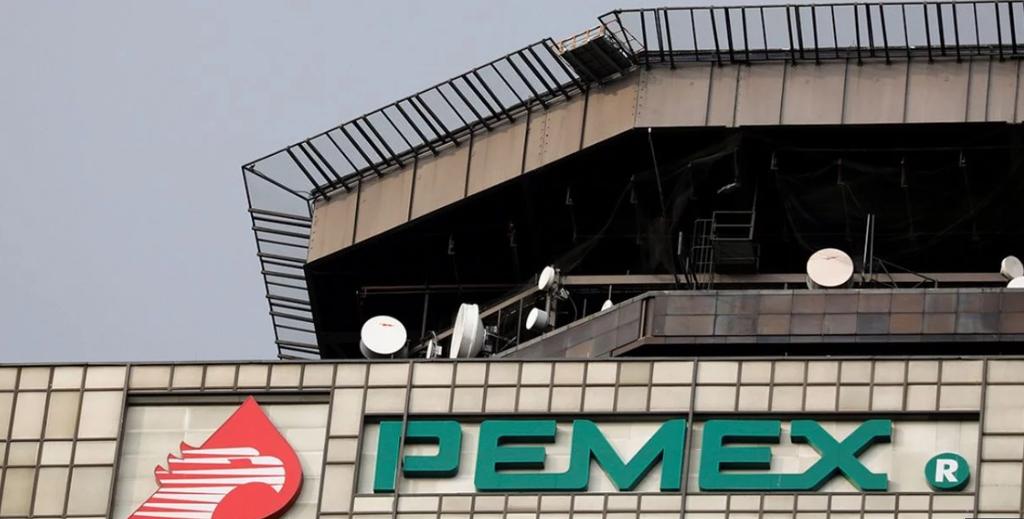 Fitch deja calificación de Pemex en 'bonos basura'