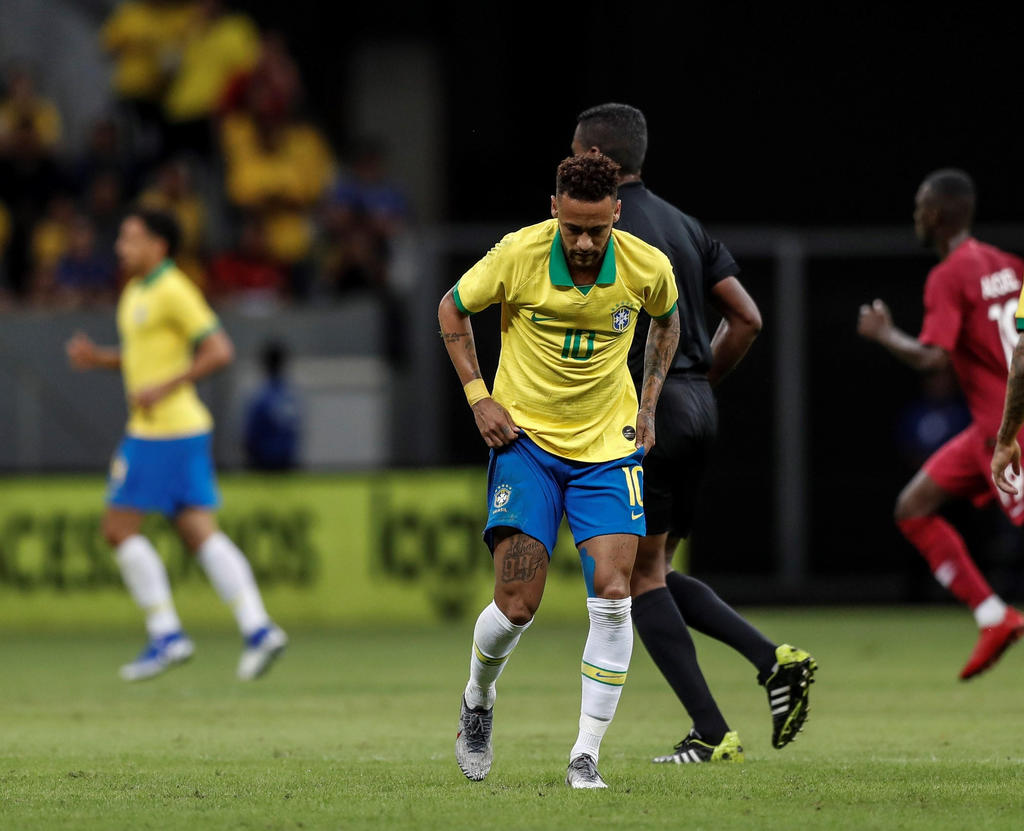 Equipo de médicos del PSG viajan a Brasil para examinar a Neymar