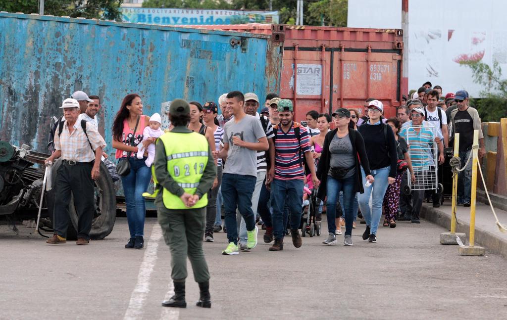 Venezuela reabre cruce fronterizo con Colombia