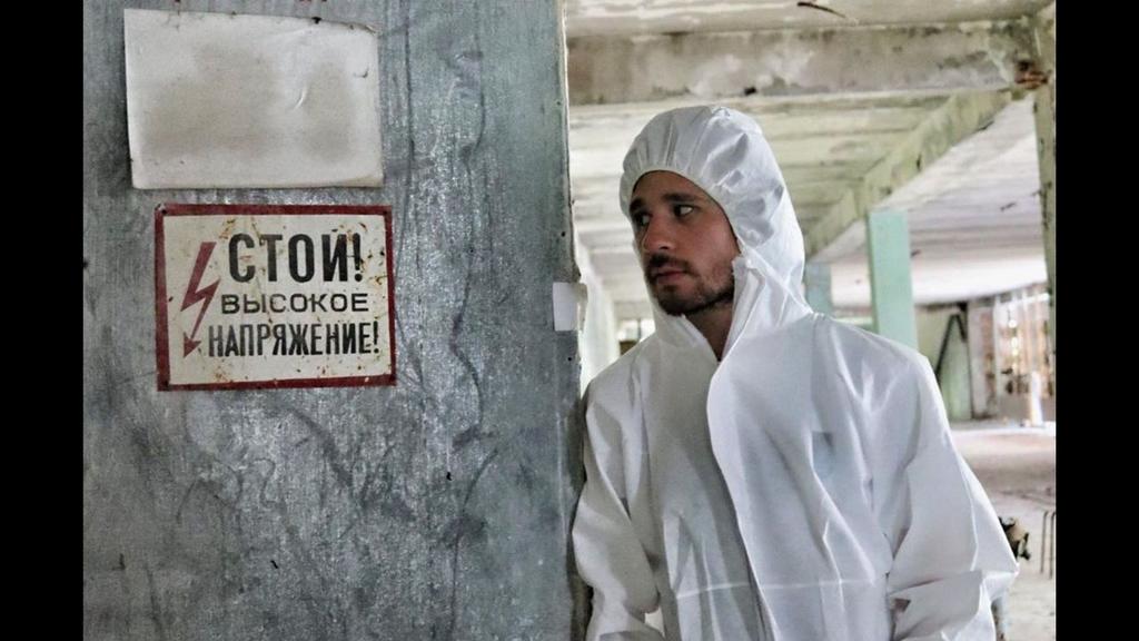 Critican fotos de Luisito Comunica en su visita a Chernobyl