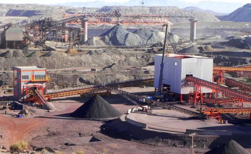 Dará AHMSA aumento de sueldo de 7.5% a mineros del Desierto