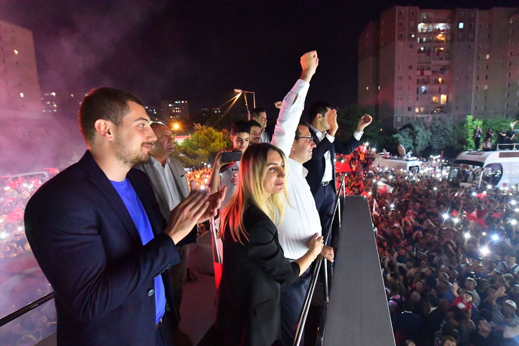Gana oposición en Estambul