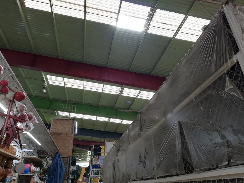 Piden apoyo para reparar techo del Mercado Juárez