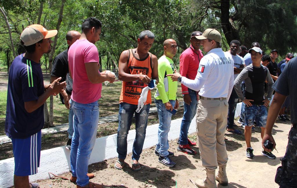 Detienen a 101 migrantes en Veracruz