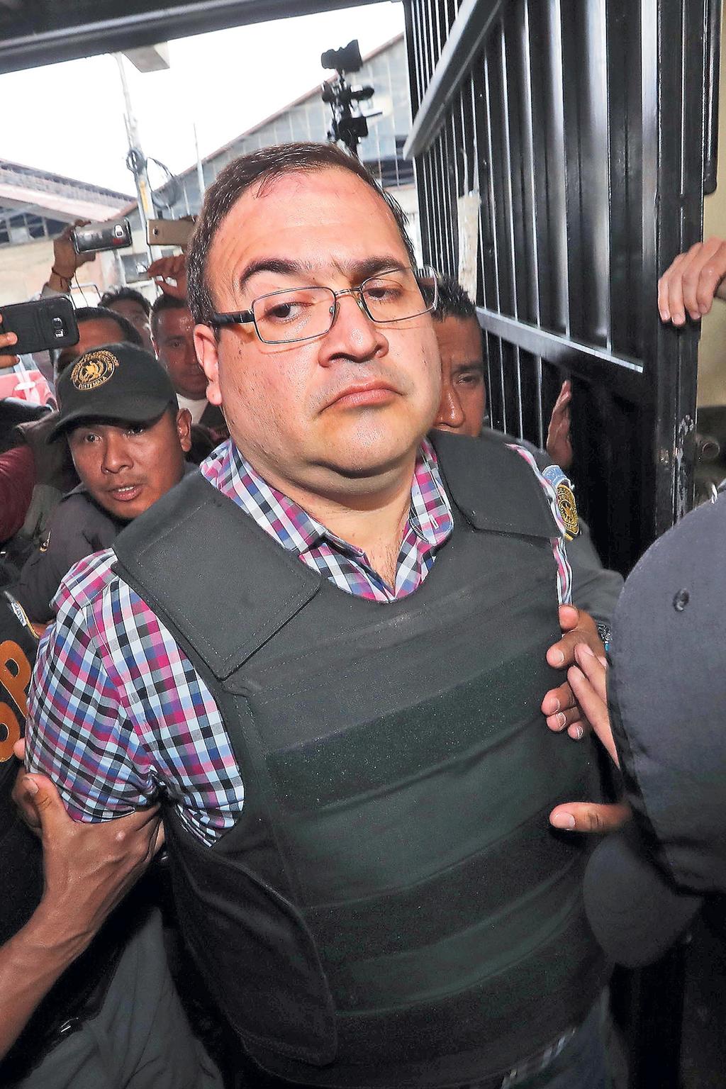 Niegan amparo a Javier Duarte contra orden de aprehensión