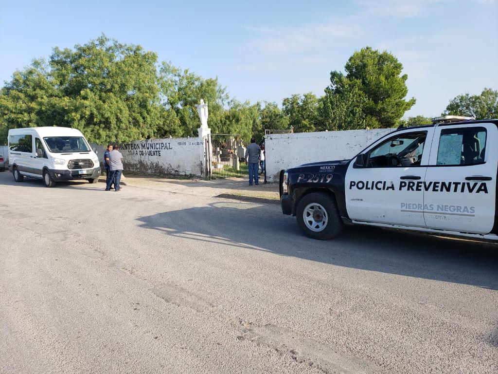 Exhuman dos cuerpos de panteón municipal en Piedras Negras