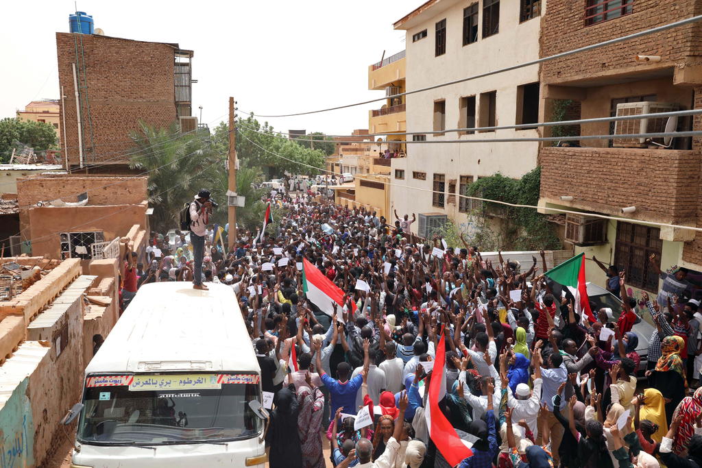 Exigen gobierno civil a junta militar en Sudán