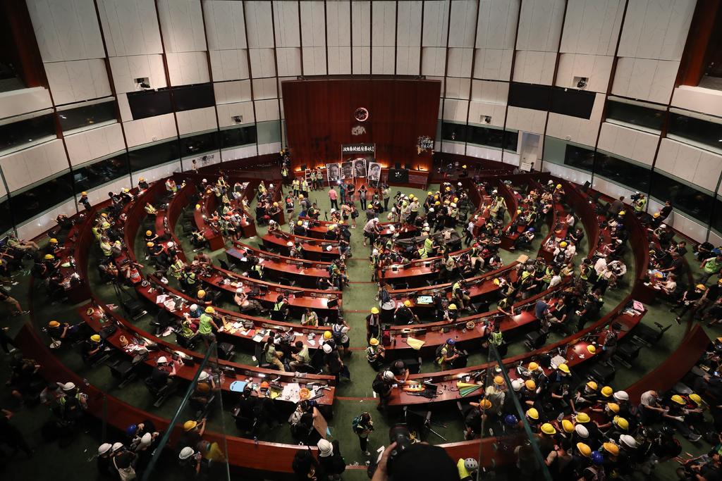 Parlamento de Hong Kong cerrará dos semanas tras daños por asalto