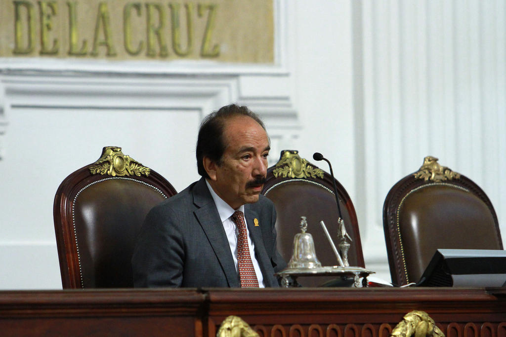 En plena sesión, presidente del Congreso de CDMX susurra groserías
