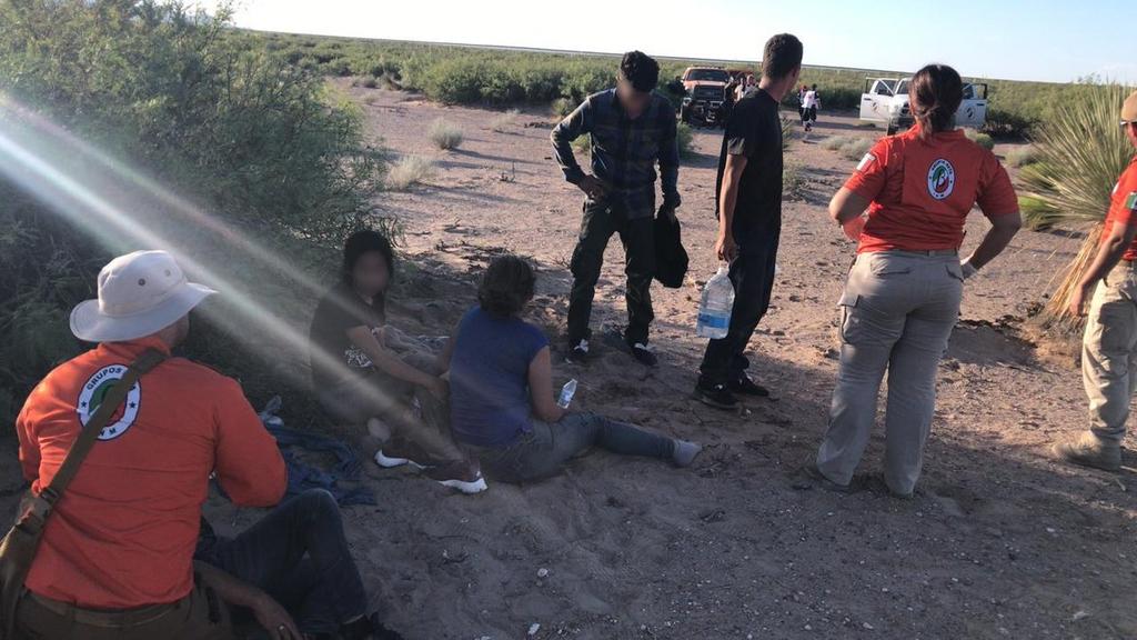 Rescatan a 18 migrantes en desierto de Chihuahua