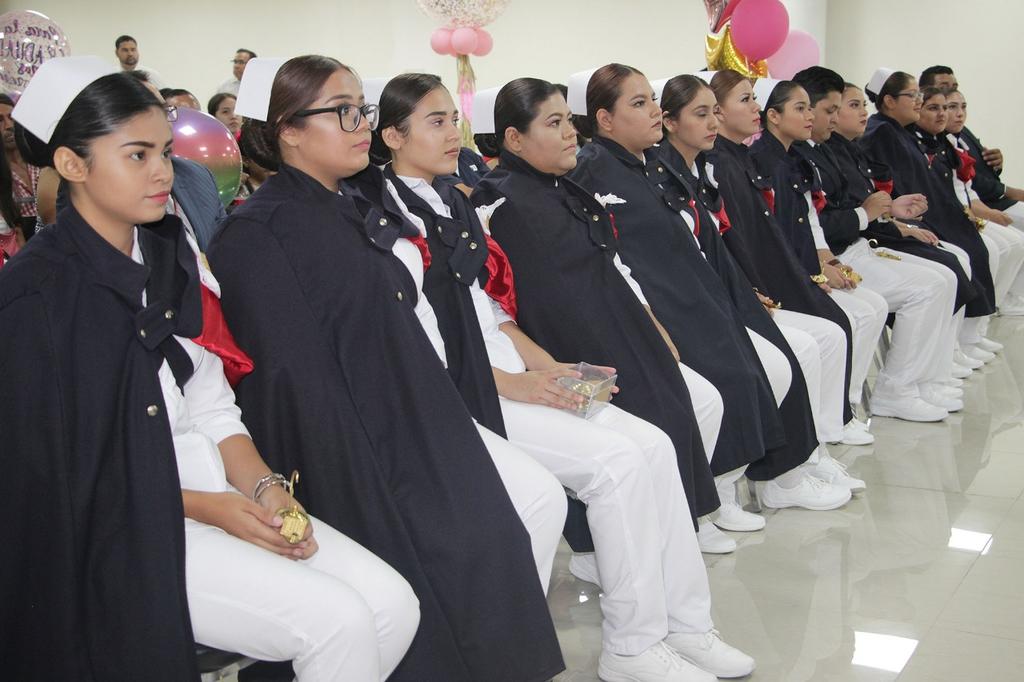 Se gradúan 34 estudiantes de la Escuela Técnica de Enfermería del DIF Torreón
