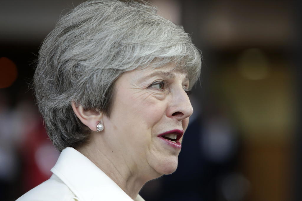 Theresa May confía en embajador británico en EUA