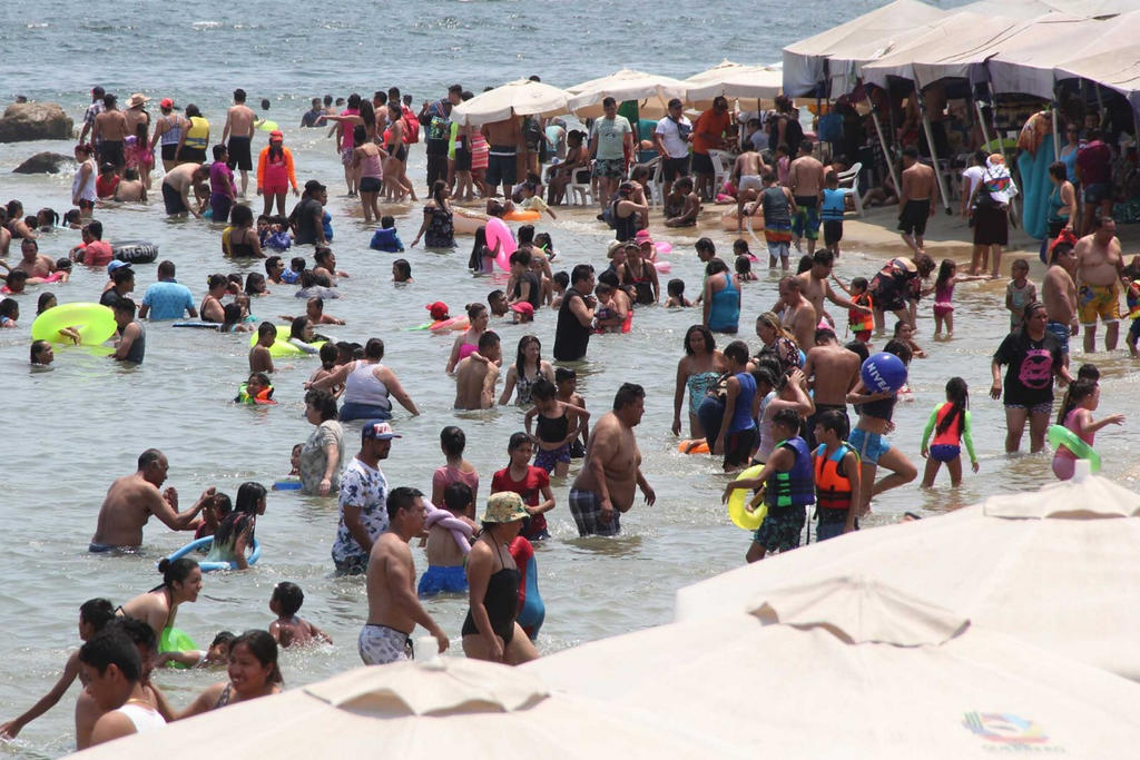 Declaran a cinco playas de Acapulco no aptas para uso recreativo