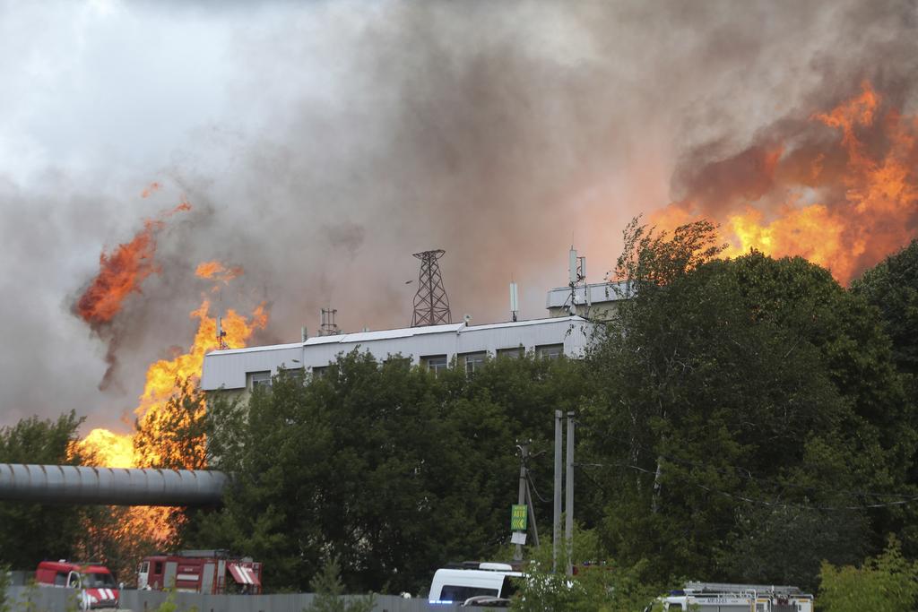 Incendio en central eléctrica de Moscú deja al menos un muerto