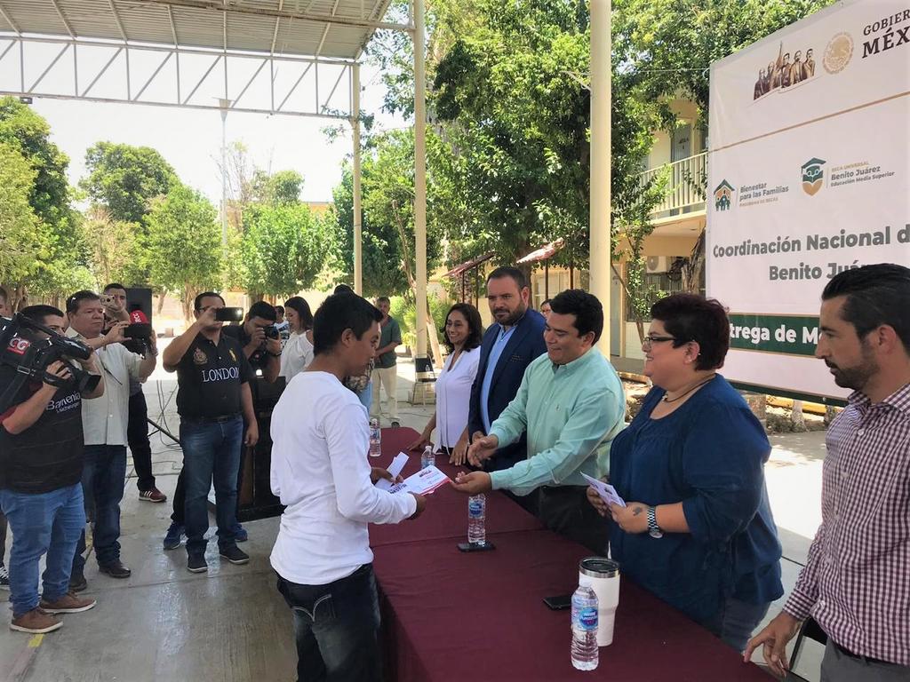 Arranca entrega de becas para los alumnos de las Universidades del Bienestar 'Benito Juárez'
